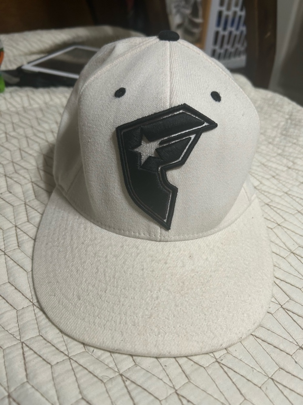 Famous stars and straps hat size L-xl fitted